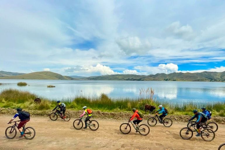 Huaypo and Piuray Lagoons cycling adventure