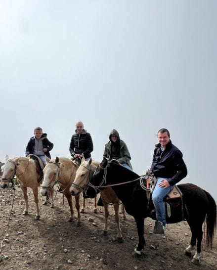 Rainbow Mountain Trip by Horse 