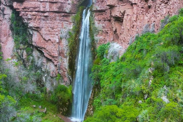 The waterfall of Perolniyoc in Cusco 