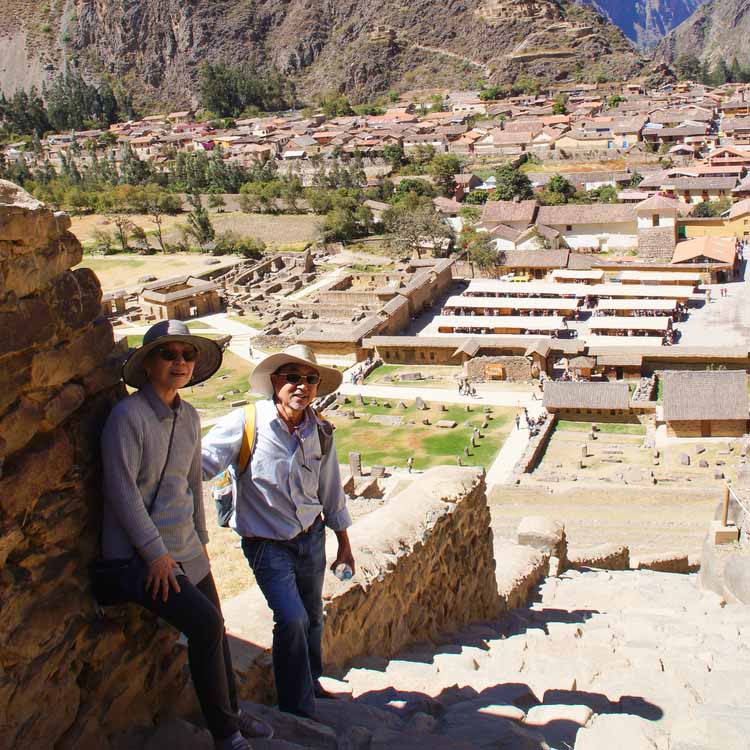 Two people enjoying a tour through the Sacred Valley near Cusco
